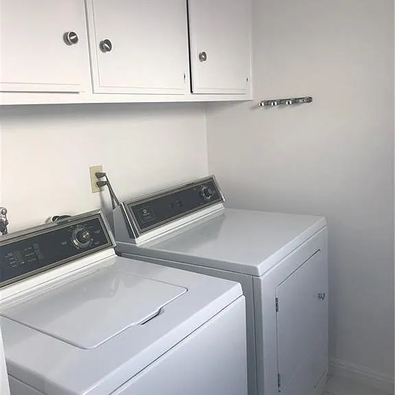 22219 1/2 Erwin St #22219 — Photo 21