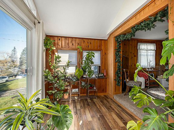 5th image of 3882 Causeway Dr NE