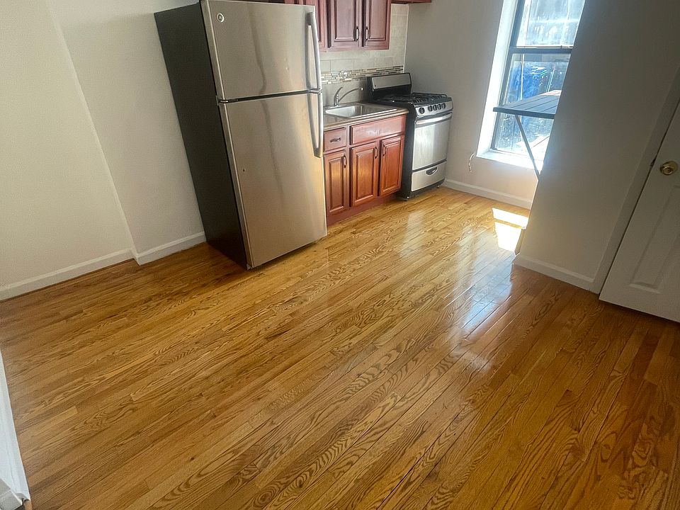1st image of 176 Rockaway Ave APT 1L