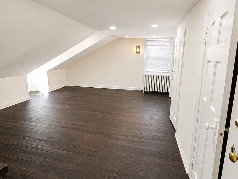 20 W Franklin St #8 — Photo 4