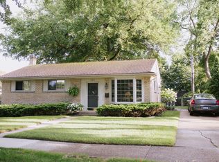 624 Meadow Ln, Rochester, MI 48307