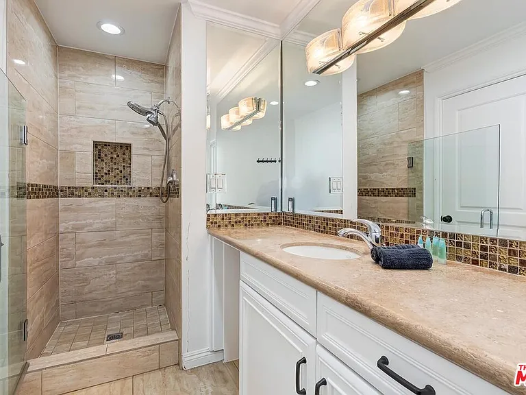 3201 Bonnie Hill Dr — Photo 18