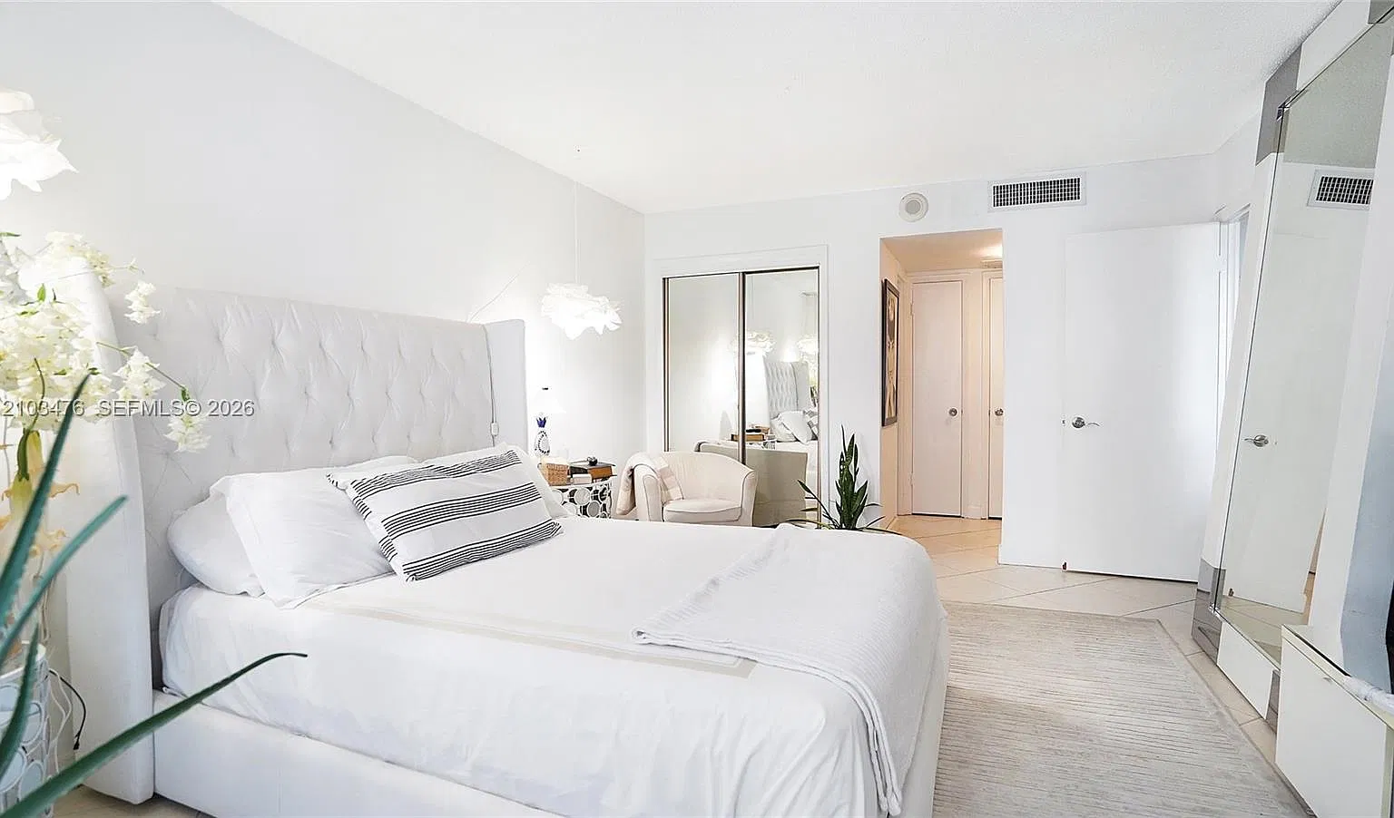 Oceanside Plaza Condo — Photo 4