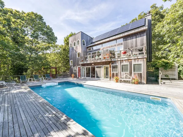 2 Spruce Ln, Montauk, NY 11954