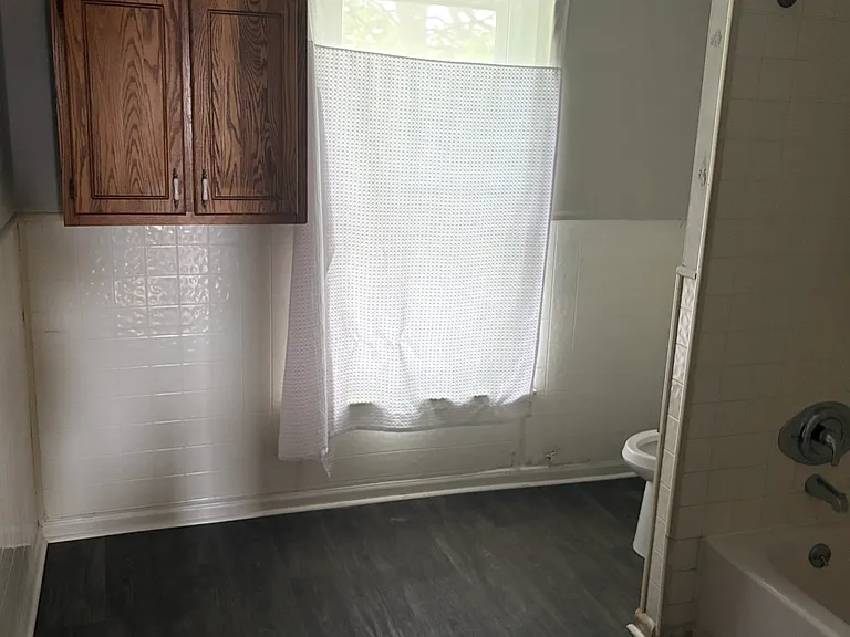 229 W Spruce St — Photo 9