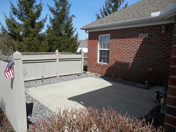 2nd image of 639 Hampton Woods Dr