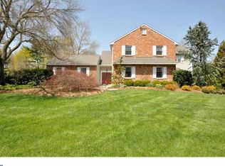237 N Riding Dr, Moorestown, NJ 08057