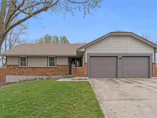 102 N Landcaster Dr, Raymore, MO 64083
