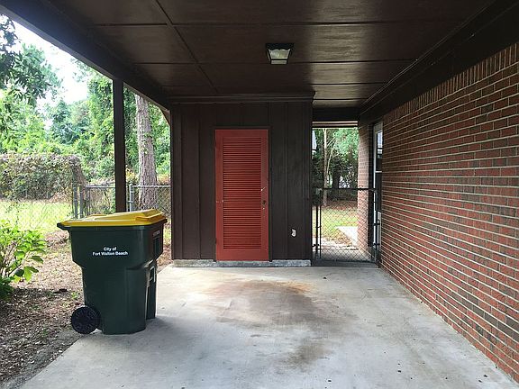 2nd image of 310 Coral Dr SW