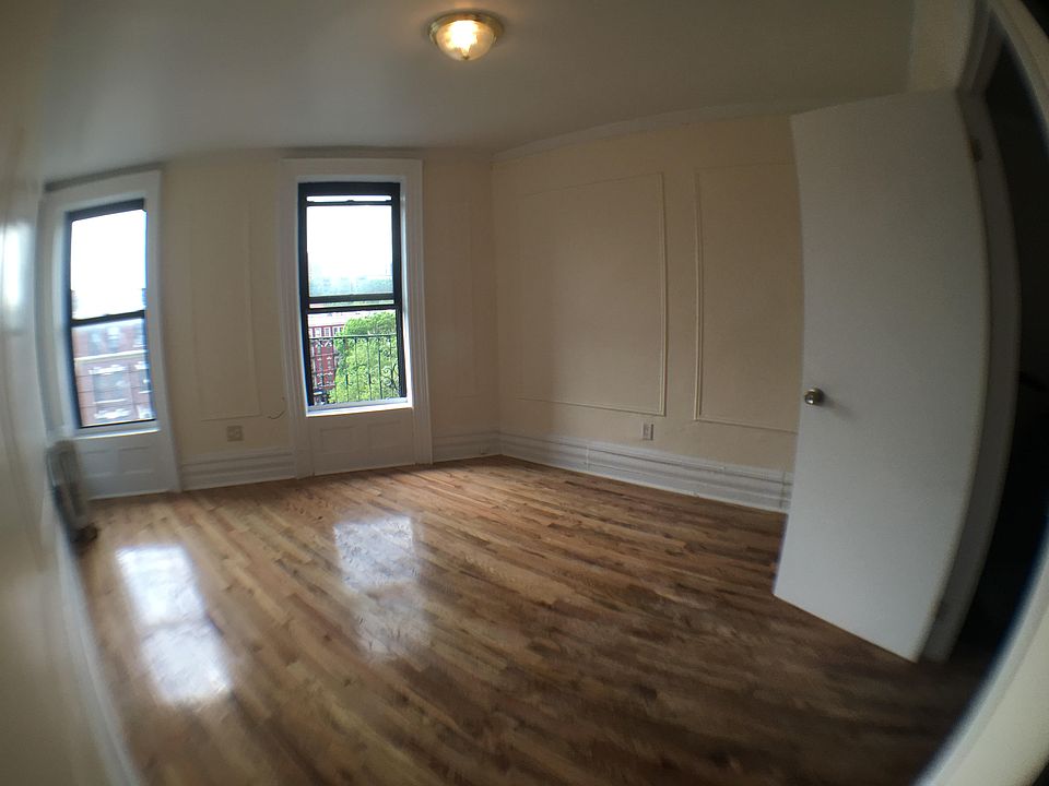 1st image of 32 Macombs Pl APT 21