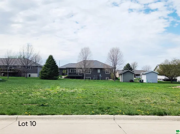 302 Louisiana Ave NW, Orange City, IA 51041