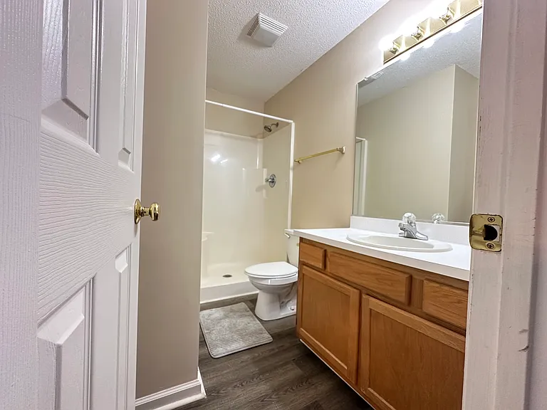 610 English Ct — Photo 8
