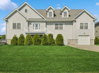 10 Delta Rd, Massapequa, NY 11758