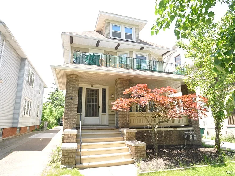 30 Wellington Rd — Photo 1