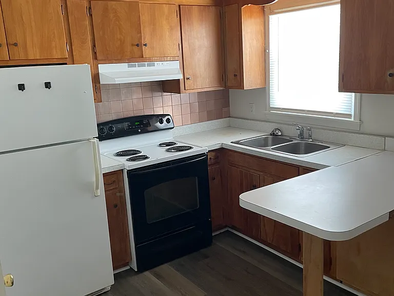 423 E Church St #4 — Photo 2