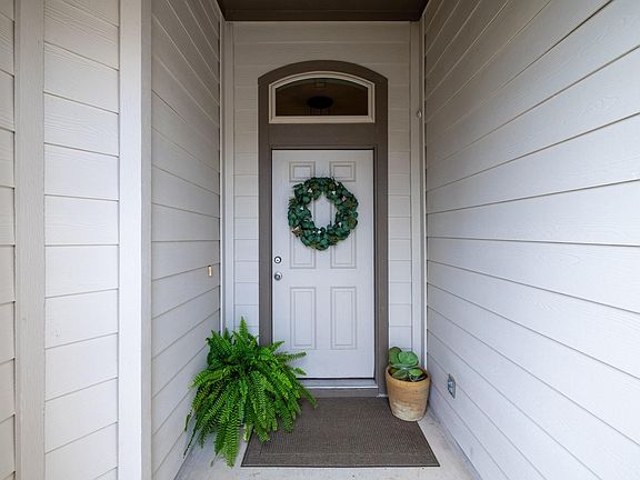 3rd image of 219 Noddy Rd