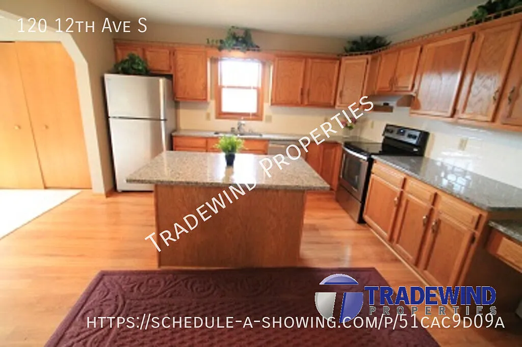Gorgeous 4 Bed, 1.5 Bath Home — Photo 3