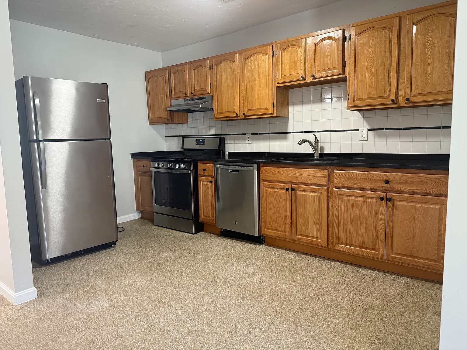 4 bed, $3,400 — Photo 2