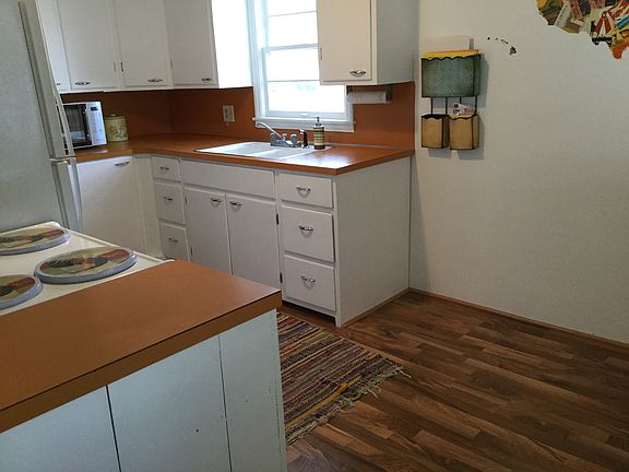 4th image of 414 Hillhaven St
