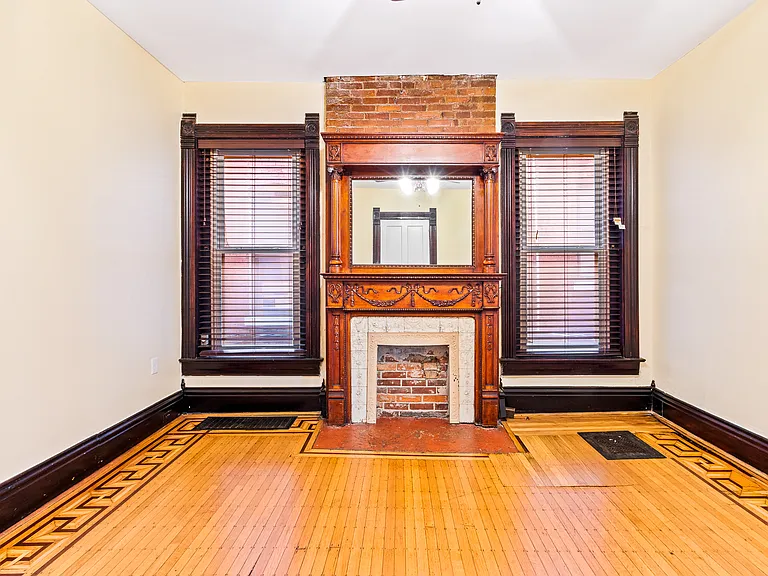 112 W Burnett Ave #1 — Photo 3