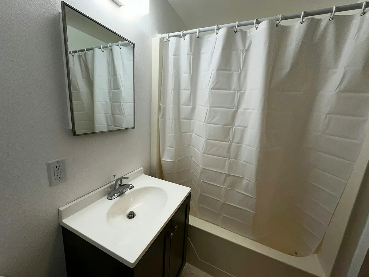 Building Photo - 104 Philadelphia St #3