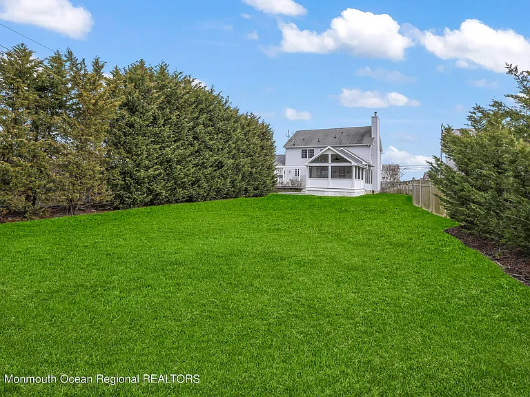74 Seaview Ave — Photo 43