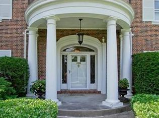 1207 Stratford Rd, Kansas City, MO 64113