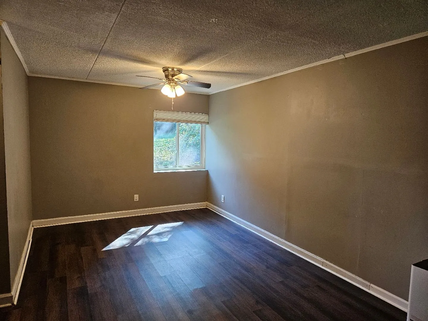 1 bed, 1.0 bath, $1,100 — Photo 2