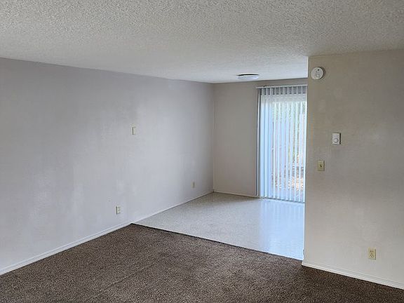 2nd image of 950 Juniper St Unit 950-5