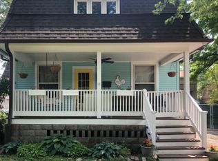 144 Lawrence Ave, Woodstock, IL 60098