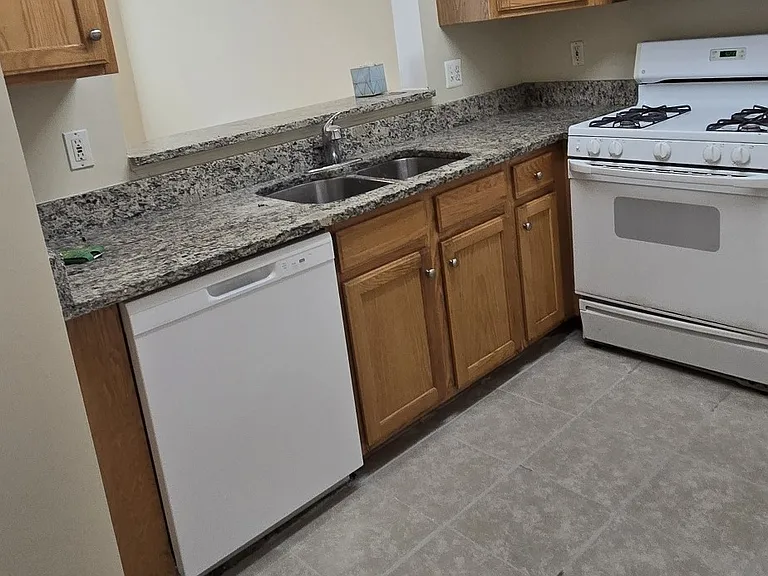 1605 Potomac Greens Dr #A — Photo 3