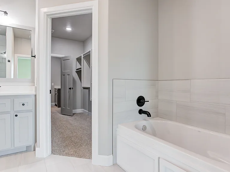 2728 Dunham Dr — Photo 29