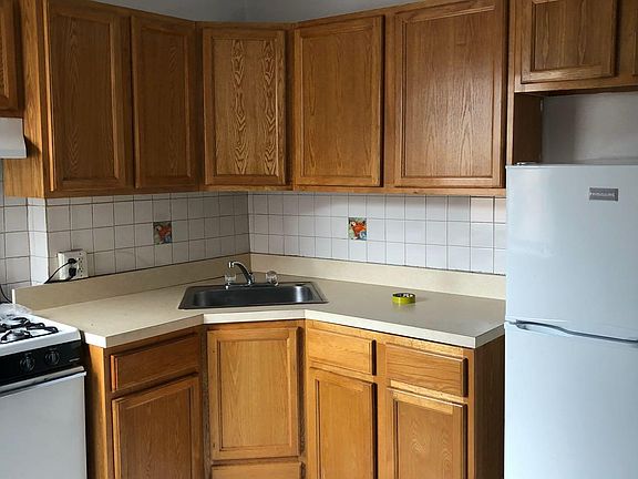 3rd image of 44 Park Ave #0