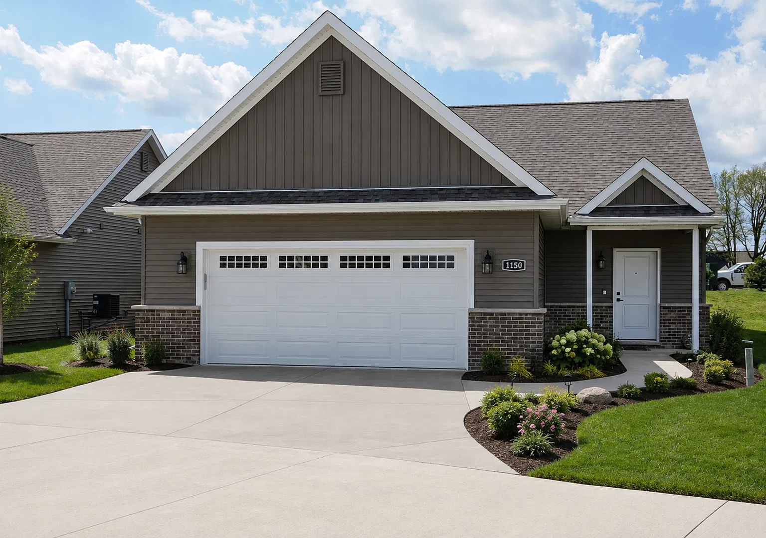House with 2bd/2Bath/2Car Garage. Reserve Mahomet — Photo 1