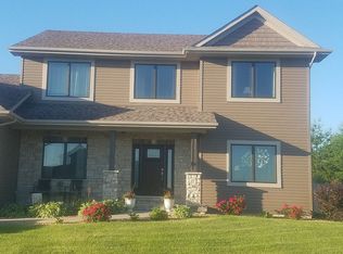 5643 Buckhorn Ln, Davenport, IA 52802