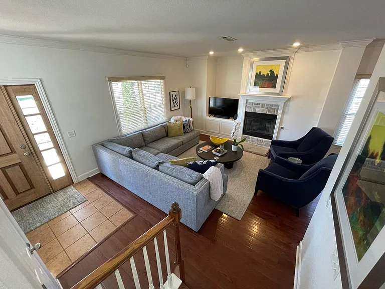 1521 NE Dysart Woods Ln — Photo 7