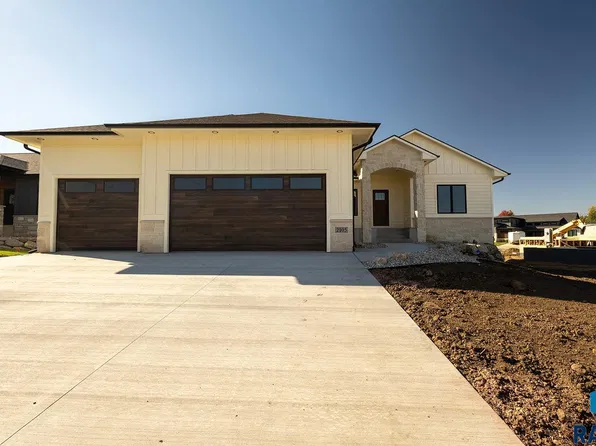 2105 S Red Oak Ave, Sioux Falls, SD 57110