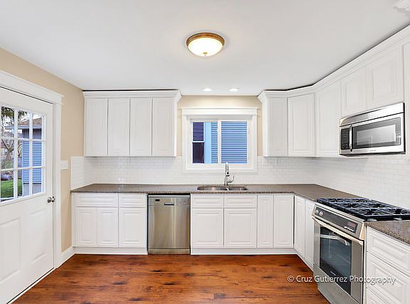 4th image of 222 Pleasant St