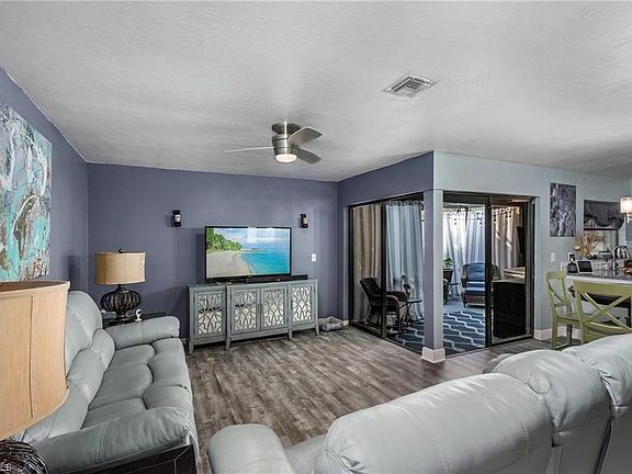 2nd image of 719 SE 12th Ave APT 107