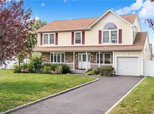 4 Todd Ct, West Babylon, NY 11704
