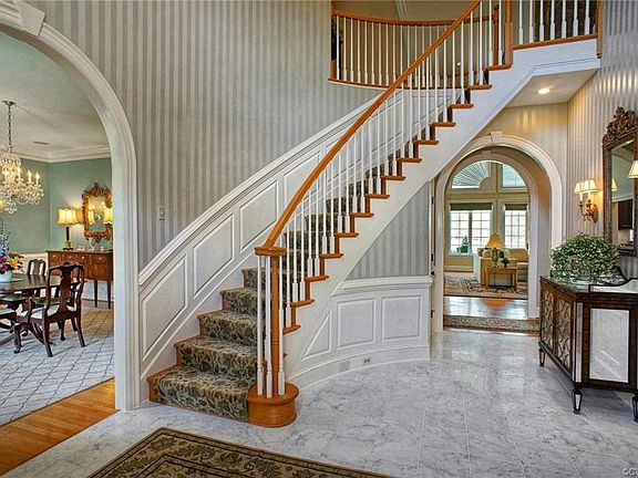 5th image of 643 Walsing Dr