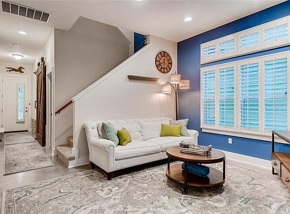 3rd image of 6712 Blarwood Dr