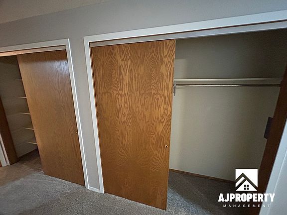 5th image of 906 S Menlo Ave #202