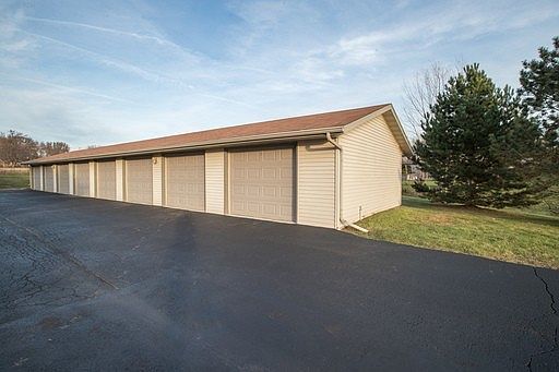 1st image of 215 Tamarack Dr #10