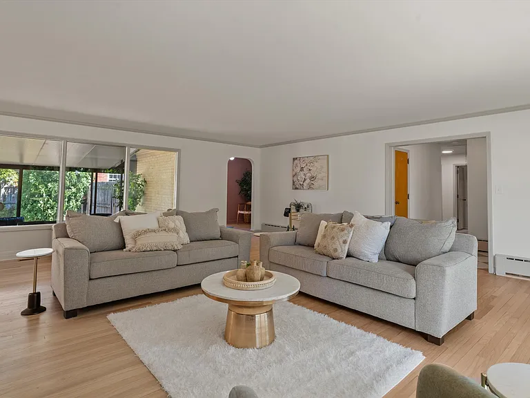 2121 E Madison St — Photo 3