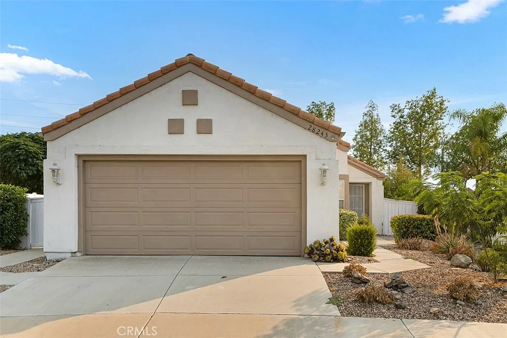 2 bed, 974 sqft, $2,450 — Photo 2