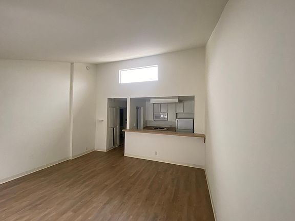 5th image of 10422 Eldora Ave #11