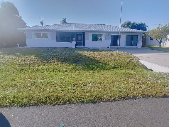 Spacious Front Lawn and Driveway
Open front yard with plenty of parking and a clean, inviting entrance.