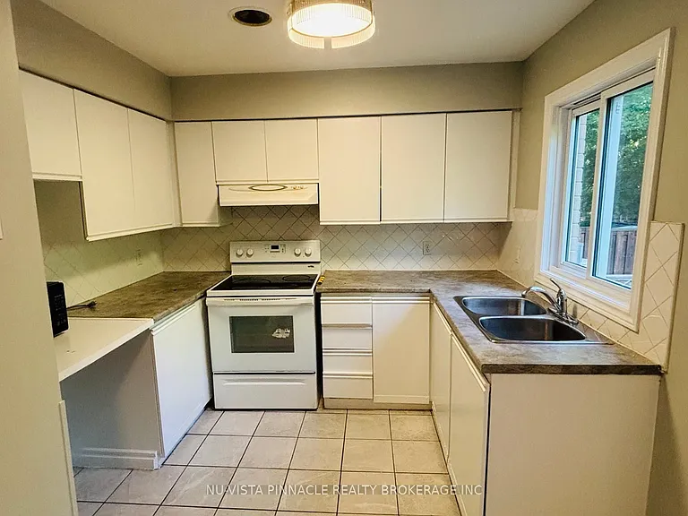 577 3rd St #39 — Photo 8