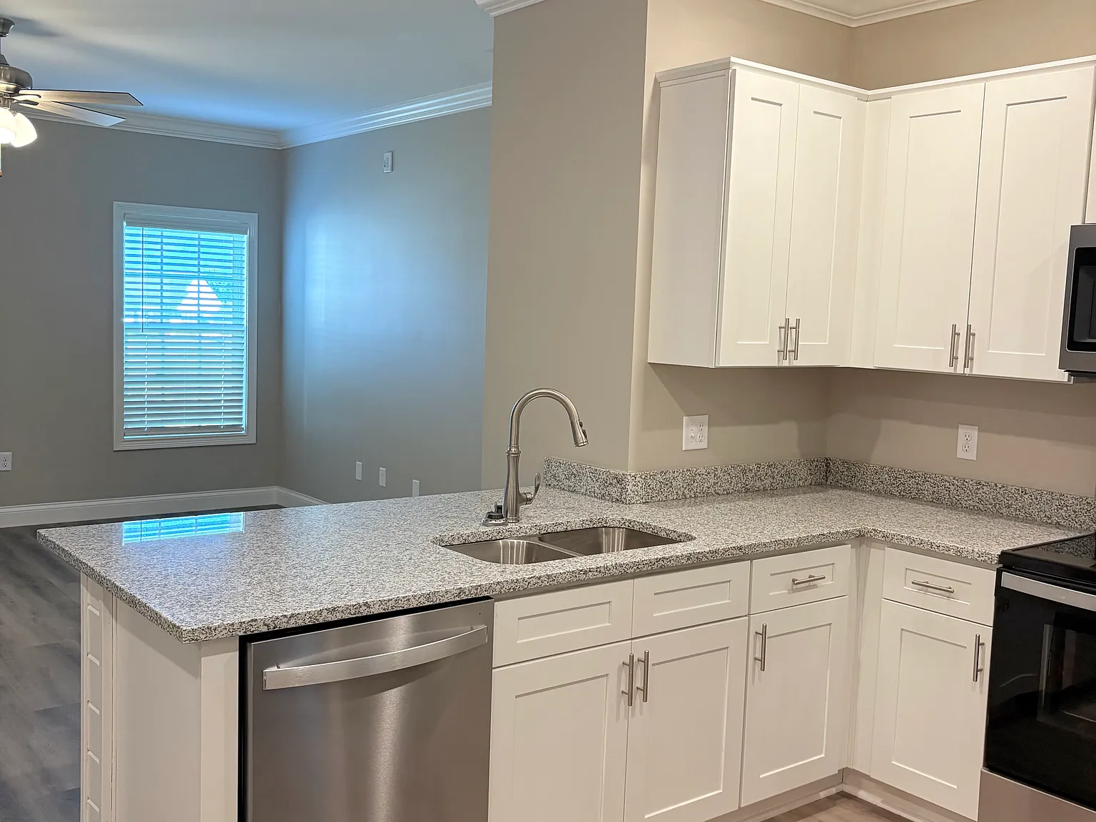 2 bed, 1000 sqft, $995 — Photo 4